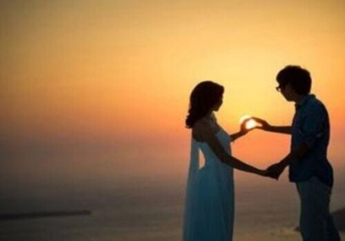 疑愛(ài)答情感課堂：【遭到家人反對(duì)的愛(ài)情，還能挽回嗎】_1